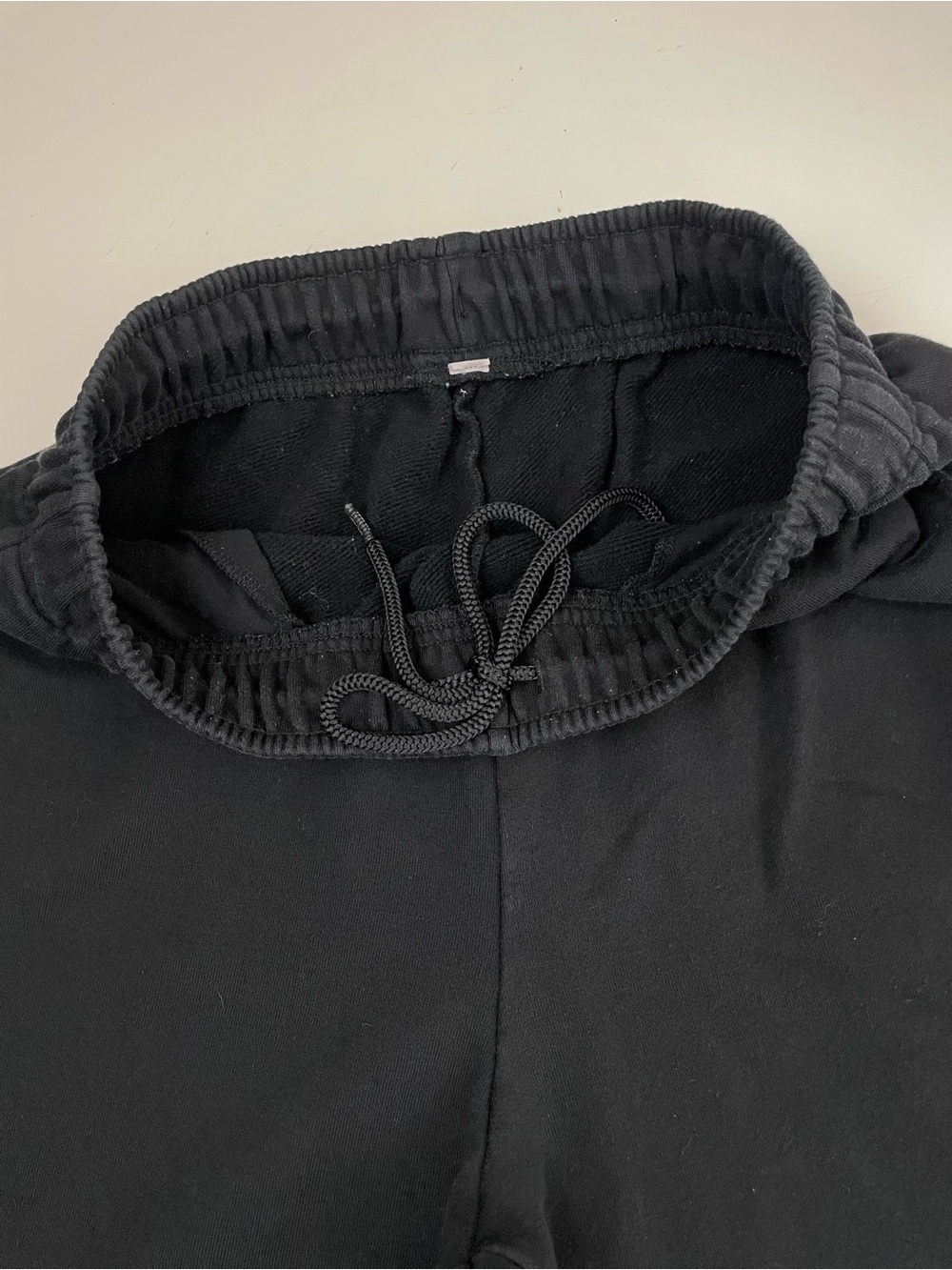 alo Yoga Accolade Jogger Sweatpants Black - Picture 10 of 14